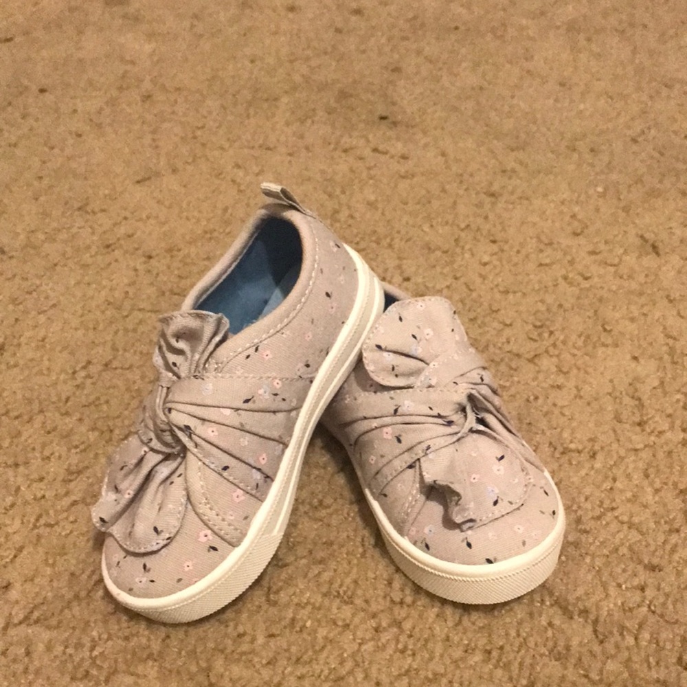 Oshkosh B’gosh toddler’s size 6M